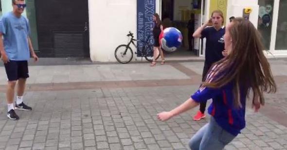 Euro 2016: Στους δρόμους του Παρισιού [βίντεο]